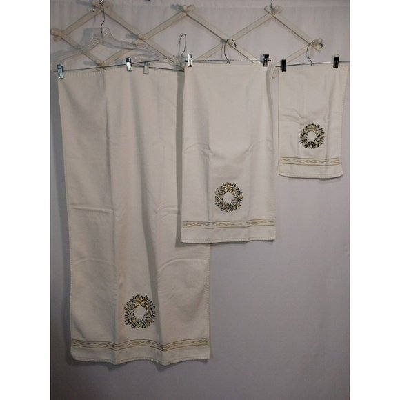 Set Of 6 Holiday Towels 1 Bath 2 Hand 3 Face Christmas Berry Wreath Gold Trim - Picture 3 of 11